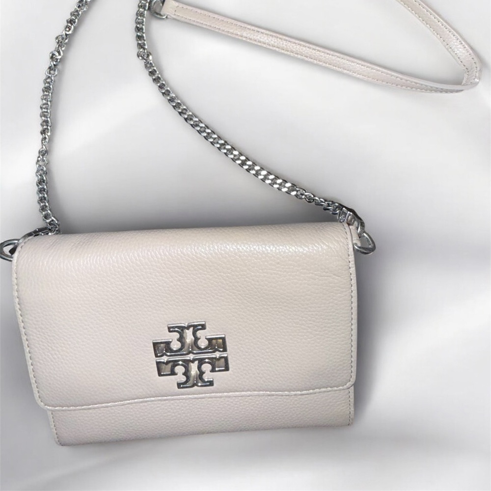 Tory Burch Britten Chain Crossbody Wallet- French Grey/Silver (604120819)